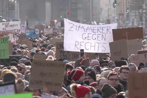 Video: Organisatoren in München beenden Anti-AFD-Demo wegen Überfüllung