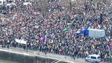 In Köln versammelten sich am Sonntag wie schon unter der Woche Zehntausende, um gegen Rechtsextremismus zu demonstrieren