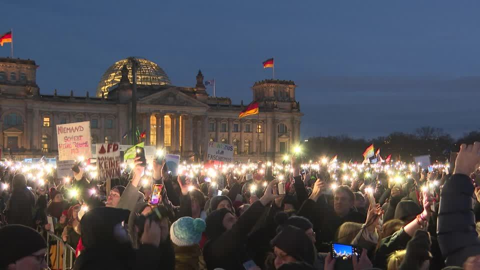 Video: Hunderttausende demonstrieren gegen Rechtsextremismus