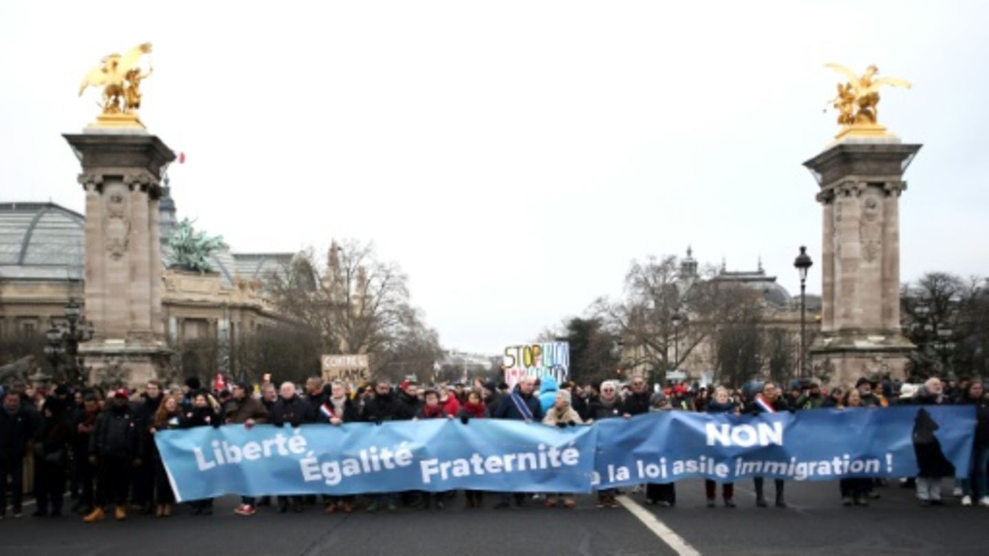 Zehntausende protestieren in Frankreich gegen verschärftes Einwanderungsgesetz