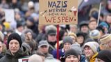 In Görlitz fanden sich laut "Sächsischer Zeitung" rund 2000 Menschen auf dem Marienplatz ein, um für die Demokratie einzutreten
