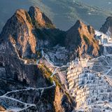 Kunstinteressierte schickt die New York Times in diesem Jahr nach Massa-Carrara in Italien. Der Grund ist ein ganz einfacher: Einige Werke der weltberühmten Galerien der Uffizien in Florenz werden in weniger bekannte Orte verlagert, um den Andrang zu reduzieren. In diesem Jahr plant die Initiative eine entsprechende Ausstellung in den Museen der Stadt Massa im Palazzo Ducale in der Toskana. Übrigens: Wer schon einmal dort ist, sollte unbedingt einen Abstecher in die Apuanischen Alpen machen. 