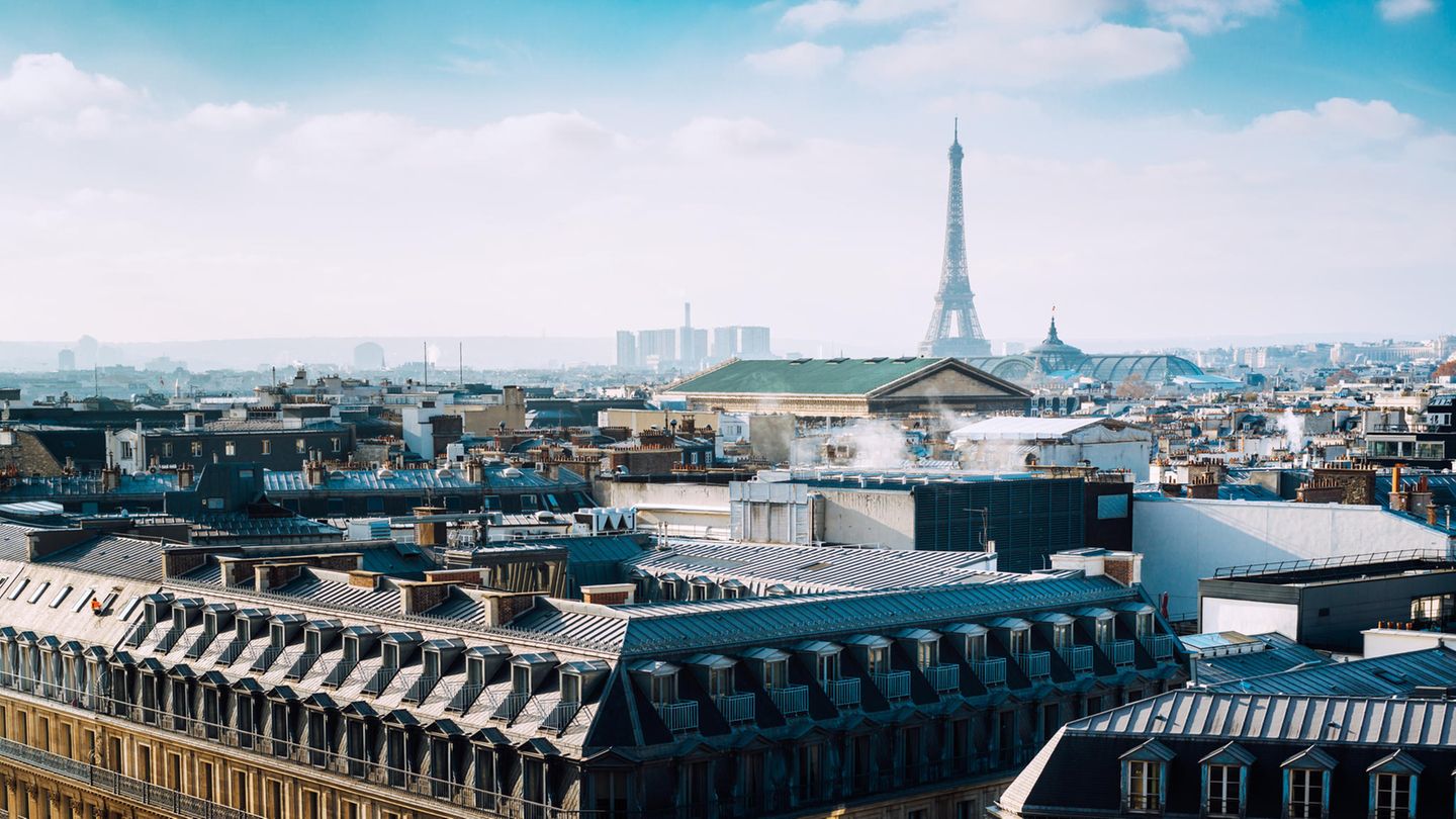 In diesem Jahr finden die Olympischen Spiele in der Stadt der Liebe statt. Das ist aber bei Weitem nicht der einzige Grund für einen Besuch in Paris. Die französische Hauptstadt ist ein geeignetes Reiseziel für Kulinariker, Kunstliebhaber und all jene, die einfach die legere Lebensart der Franzosen einmal hautnah erleben wollen. 