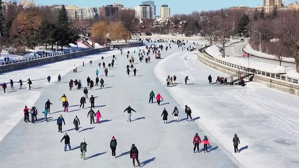 Kanada: Größte natürliche Eislaufbahn der Welt freigegeben: Hauptstadt auf Kufen erleben Kanada: Größte natürliche Eislaufbahn der Welt freigegeben: Hauptstadt auf Kufen erleben