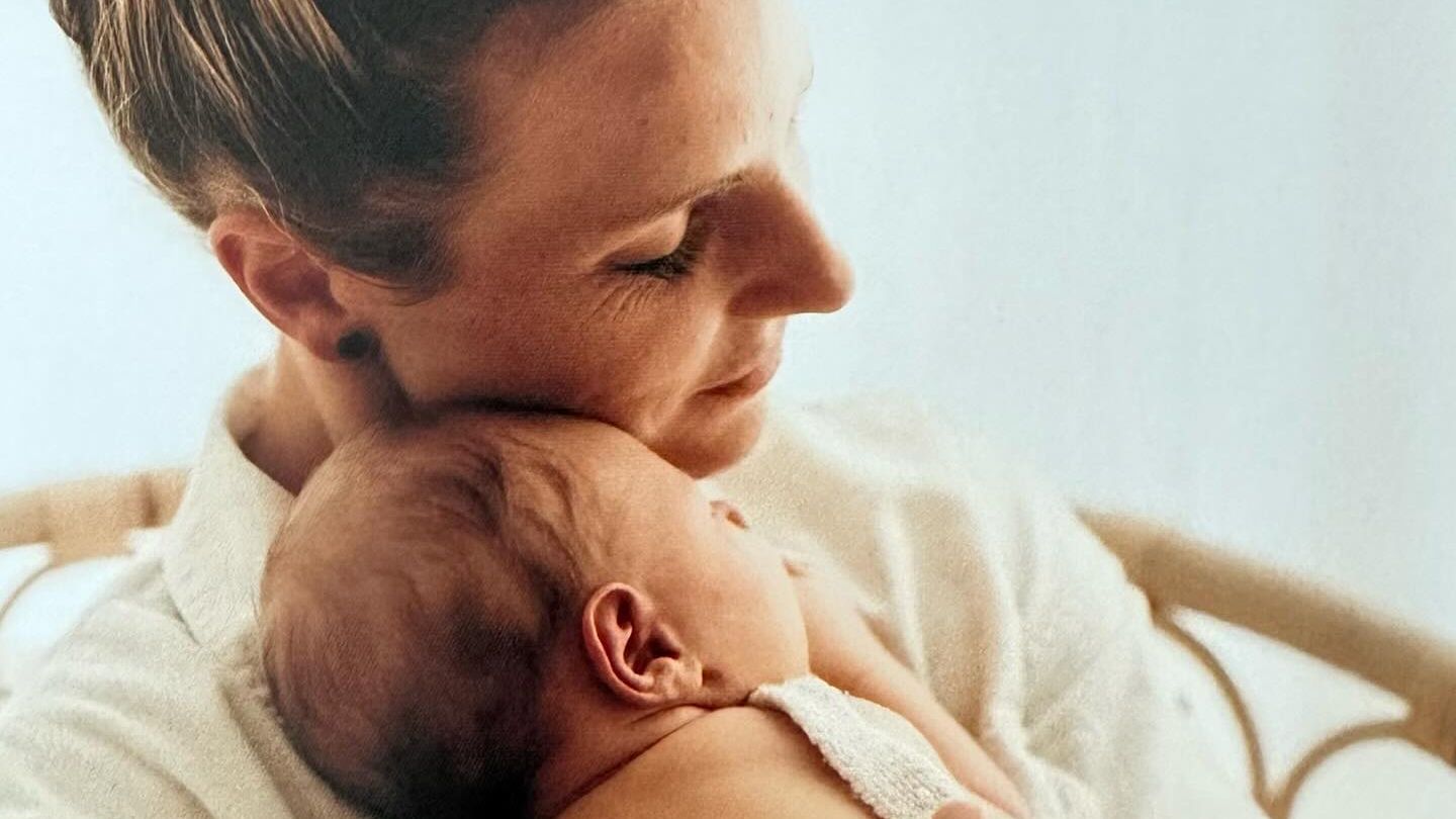 Svenja Huth mit dem gemeinsamen Sohn Emil, doch erst wenn sie Emil erfolgreich adoptiert hat zählt sie auch vor dem Gesetz als Mutter des Jungen