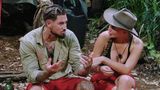 Viele Zuschauer sind mittlerweile genervt von ihren immer gleichen Streits, doch Mike Heiter und Kim Virginia arbeiten noch immer ihre kurze Beziehung auf. Als Kim jedoch Mikes Tochter ins Spiel bringt, ist der Ofen aus: "Wie armselig kann ein Mensch sein, ein kleines minderjähriges Kind hier reinzuziehen", sagt der Reality-Star. "Keiner redet über meine Tochter und zieht sie in die Öffentlichkeit! Wir waren nie zusammen! Du kennst mich gar nicht!" Damit hat er seine Ex zum Schweigen gebracht. 