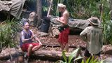 Auch zwischen Felix von Jascheroff und Sarah Kern gibt es Spannungen. Sarah fühlt sich von Felix komisch behandelt. "Die Energien passen nicht", so ihre esoterische Erklärung. Als es Felix wagt, sich in Sarahs Beisein bei Lucy nach der Wäscheleine zu erkundigen, rastet die Designerin aus. "Warum fragst du mich nicht, wenn du etwas wissen möchtest. Ich bin jetzt die Teamleitung", motzt sie. Felix versteht die Welt nicht mehr: "Was ist dein Problem?"