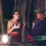 Der Beef zwischen Mike und Kim beschäftigt auch die Mitbewohner im Camp. "Ich glaube, dass sie tief im Inneren sehr verliebt in ihn war und dachte, hier im Dschungel hat sie eine Chance auf ein Comeback", analysiert Leyla später im Gespräch mit Tim. "Alles kommt von ihrem broken heart."