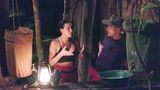 Der Beef zwischen Mike und Kim beschäftigt auch die Mitbewohner im Camp. "Ich glaube, dass sie tief im Inneren sehr verliebt in ihn war und dachte, hier im Dschungel hat sie eine Chance auf ein Comeback", analysiert Leyla später im Gespräch mit Tim. "Alles kommt von ihrem broken heart."
