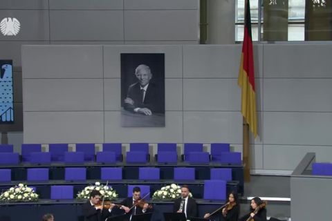 Video: Trauerstaatsakt: Bundestag erinnert an Wolfang Schäuble