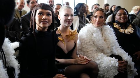 Schauspielerin Zendaya, das Model Hunter Schafer, Sängerin Jennifer Lopez und die Schauspielerin Da'Vine Joy Randolph gehörten bei der Haute-Couture-Show zur Prominenz