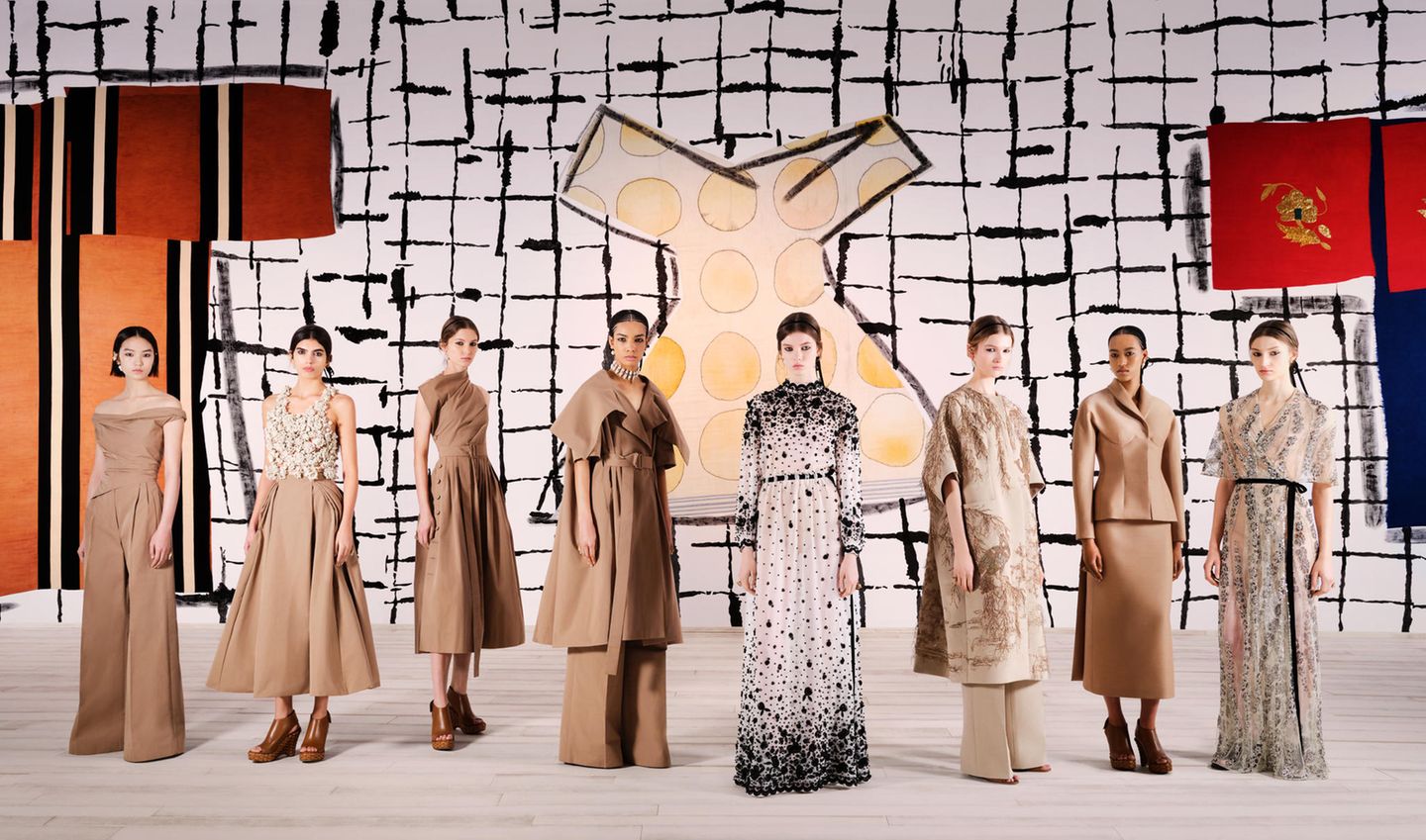Mode in Paris: Die Haute-Couture-Kollektion von Dior war von Kleidern in Beige bestimmt.