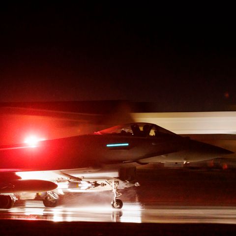 Ein Militärflugzeug vom Typ Typhoon FGR4 der Royal Air Force beim Start