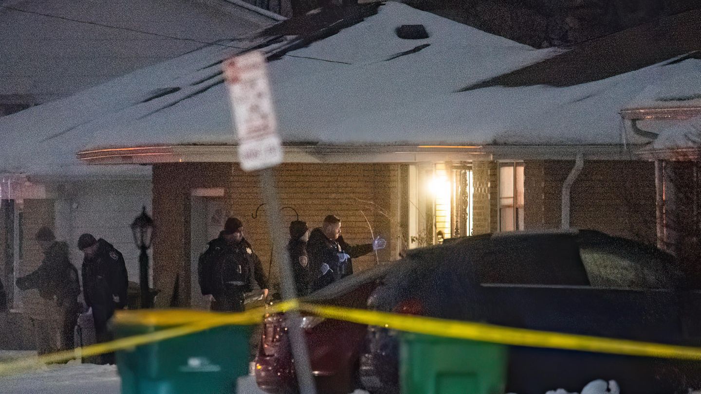 Die Polizei arbeitet an einem der Tatorte in Joliet, USA