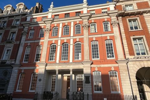 Der Perückenmacher David Low eröffnete vor 250 Jahren das erste "Grandhotel" in London