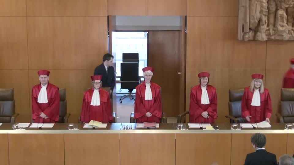 Video: Bundesverfassungsgericht streicht NPD-Nachfolger staatliche Finanzierung Video: Bundesverfassungsgericht streicht NPD-Nachfolger staatliche Finanzierung