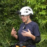 Doch lange hält Leyla es da unten nicht aus. Sie will gerade den ersten Stern abschrauben, da schließt sich hinter ihr eine Tür und die 27-Jährige gerät in Panik. "Ich kann es nicht. Ich kann es nicht. Ich habe Angst vor engen Räumen", schreit sie, und sagt dann die Worte, mit denen sie die Prüfung abbricht: "Ich bin ein Star – Holt mich hier raus!" So muss sie mit null Sternen zurück ins Camp.