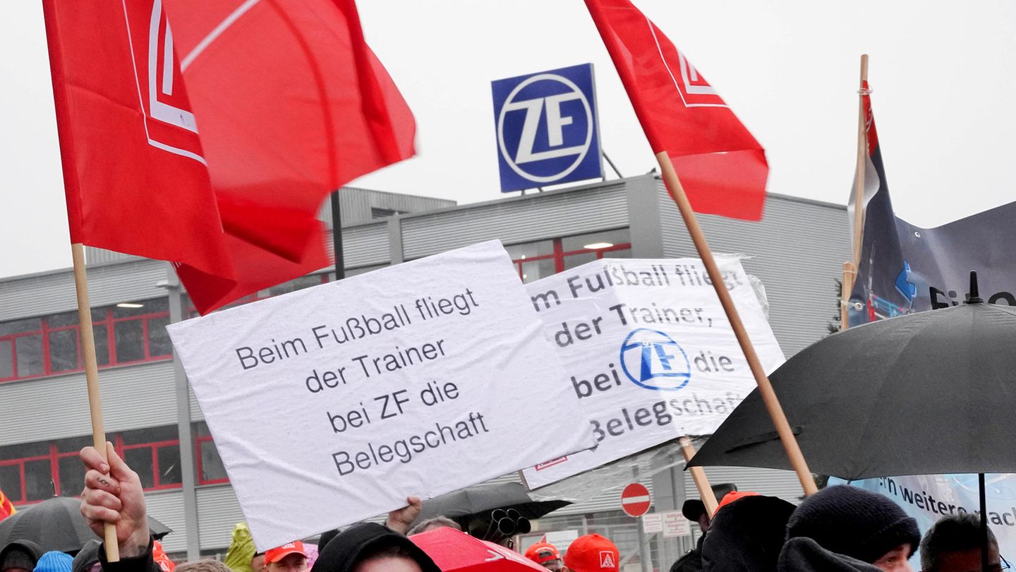 Terminations at Bayer and ZF: Are more companies giving notice than before?