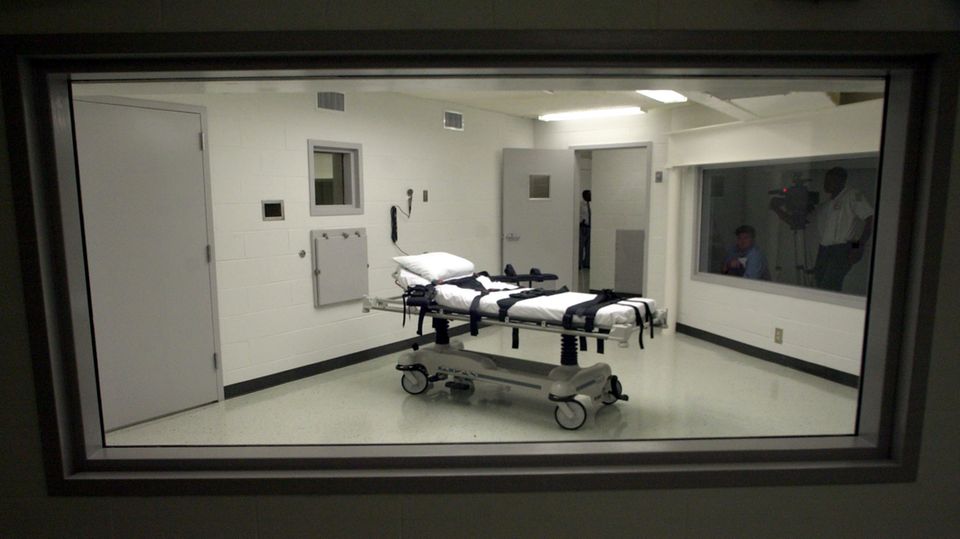 Todeszelle Alabama USA In einem Raum für Hinrichtungen steht eine Liege, auf der Todeskandidaten festgeschnallt werden können