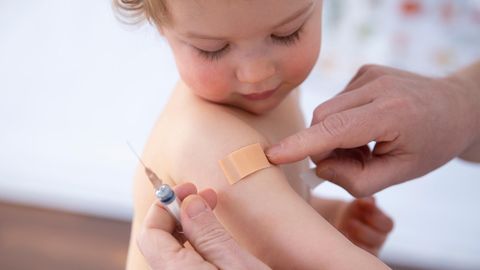 Masern: ein Kind nach der Impfung