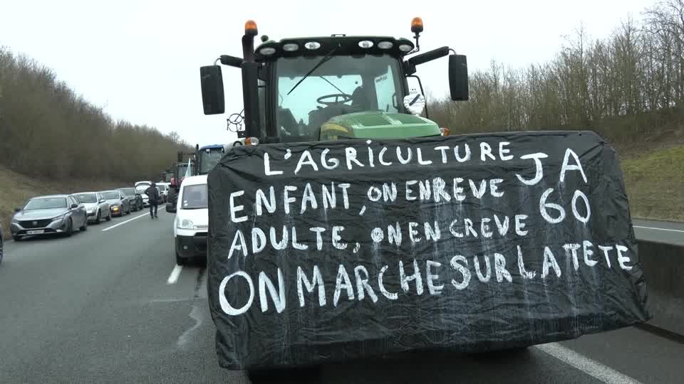 Video: Bauern in Frankreich gehen auf die Barrikaden Video: Bauern in Frankreich gehen auf die Barrikaden