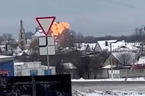 Russischer Militärjet mit ukrainischen Kriegsgefangenen abgestürzt – Video zeigt Explosion