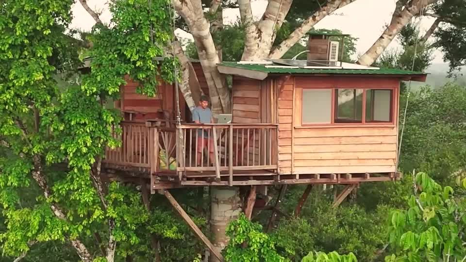 Video: Baumhaus-Klassenraum im Amazonas-Regenwald Video: Baumhaus-Klassenraum im Amazonas-Regenwald
