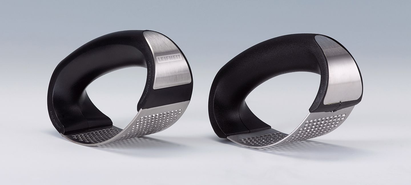 Original is King  Der deutsche Hersteller Leifheit hat seine Knoblauchwippe "Knobi King" EU-weit mit einem Geschmacksmuster geschützt. Trotzdem ist der Küchenhelfer bei Nachahmern beliebt. Immer wieder mahnt Leifheit Hersteller von Billigkopien ab, die optisch identische Produkte in teils deutlich schlechterer Qualität verkaufen.