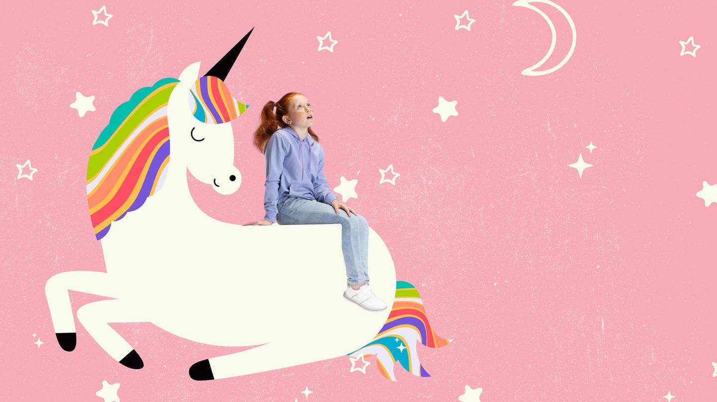 Mädchen in elegantem Tüll Kleid und Einhorn Stirnband feiert Geburtstagsparty