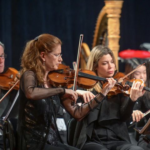 Vier Streicher eines Orchesters