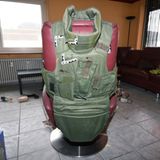 Ungewöhnliche Deckung: Ein Drehsessel als Schießschutz