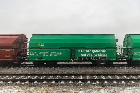 Bahnstreik: Stillstehende Güterwagons auf Gleisen