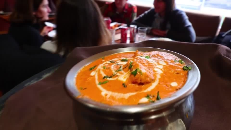 Video: Streit vor Gericht: Wer hat das 'Butter Chicken' erfunden? Video: Streit vor Gericht: Wer hat das 'Butter Chicken' erfunden?