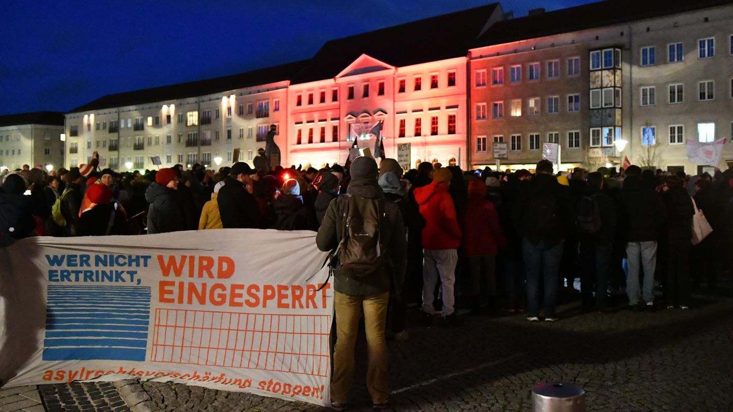 Demos gegen rechts: Dessau, Platz der Deutschen Einheit Dessau, Platz der Deutschen Einheit
