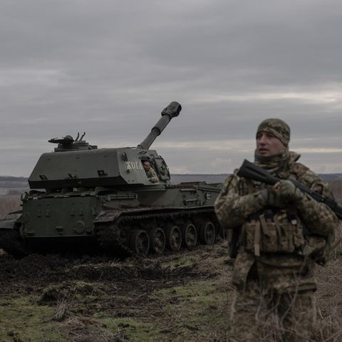 Ukrainian artillery near Awdijiwka