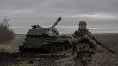 Ukrainische Artillerie in der Nähe von Awdijiwka