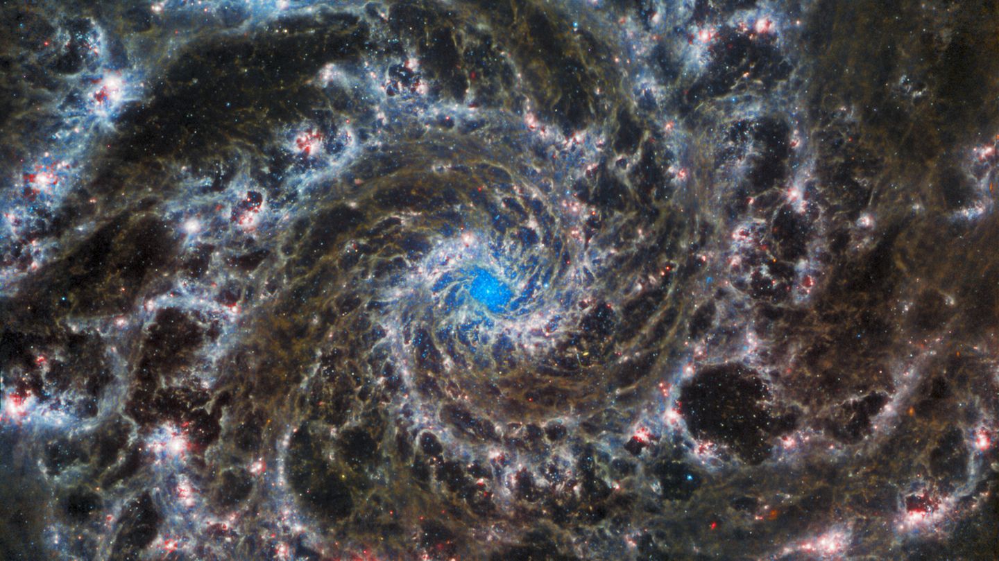 Das Herz des Phantoms Das James-Webb-Weltraumteleskops zeigt das Herz von M74, auch bekannt als die Phantomgalaxie