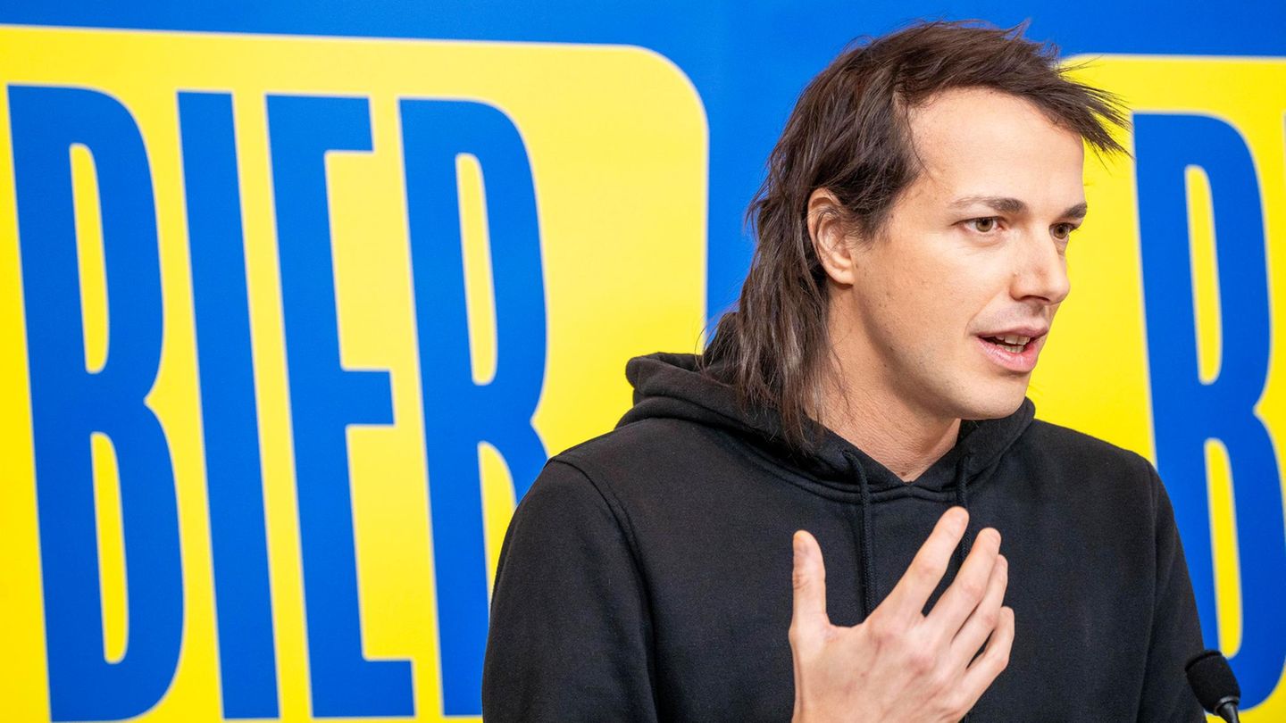 Will mit der Bierpartei in den Nationalrat in Österreich ziehen: Dominik Wlazny