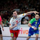 Außen: Hans Lindberg  Der Rechtsaußen ist mit 42 Jahren eine lebende Legende und war 2008 schon Europameister, als einige seiner Teamkollegen noch im Sandkasten spielten. Wollte man alle Titel und Torrekorde aufzählen, müsste der Leser in der Bildunterschrift ziemlich weit herunter scrollen.