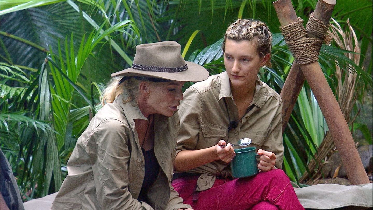 Dschungelcamp Sarah Kern und Anya Elsner