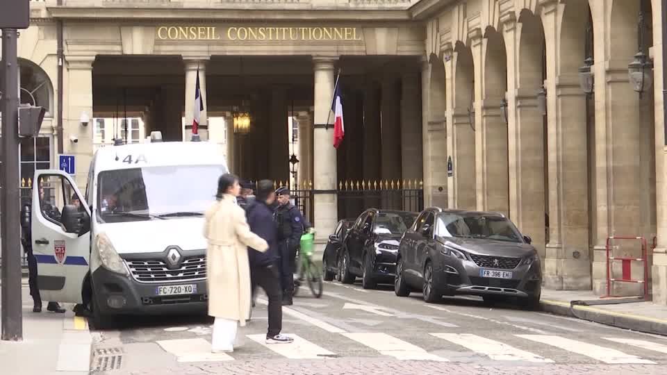Video: Französisches Gericht kassiert Großteil von Einwanderungsreform