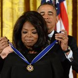 Ihr Lebensweg ist mit dem von US-Präsident Barack Obama eng verbunden, die beiden kennen sich schon aus Chicagoer Zeiten. 2008 unterstützte sie seine Präsidentschaftskandidatur und trat mit dem Politiker gemeinsam bei Wahlkampfveranstaltungen auf. Der revanchierte sich und verlieh der Moderatorin 2013 die Presidential Medal of Freedom.