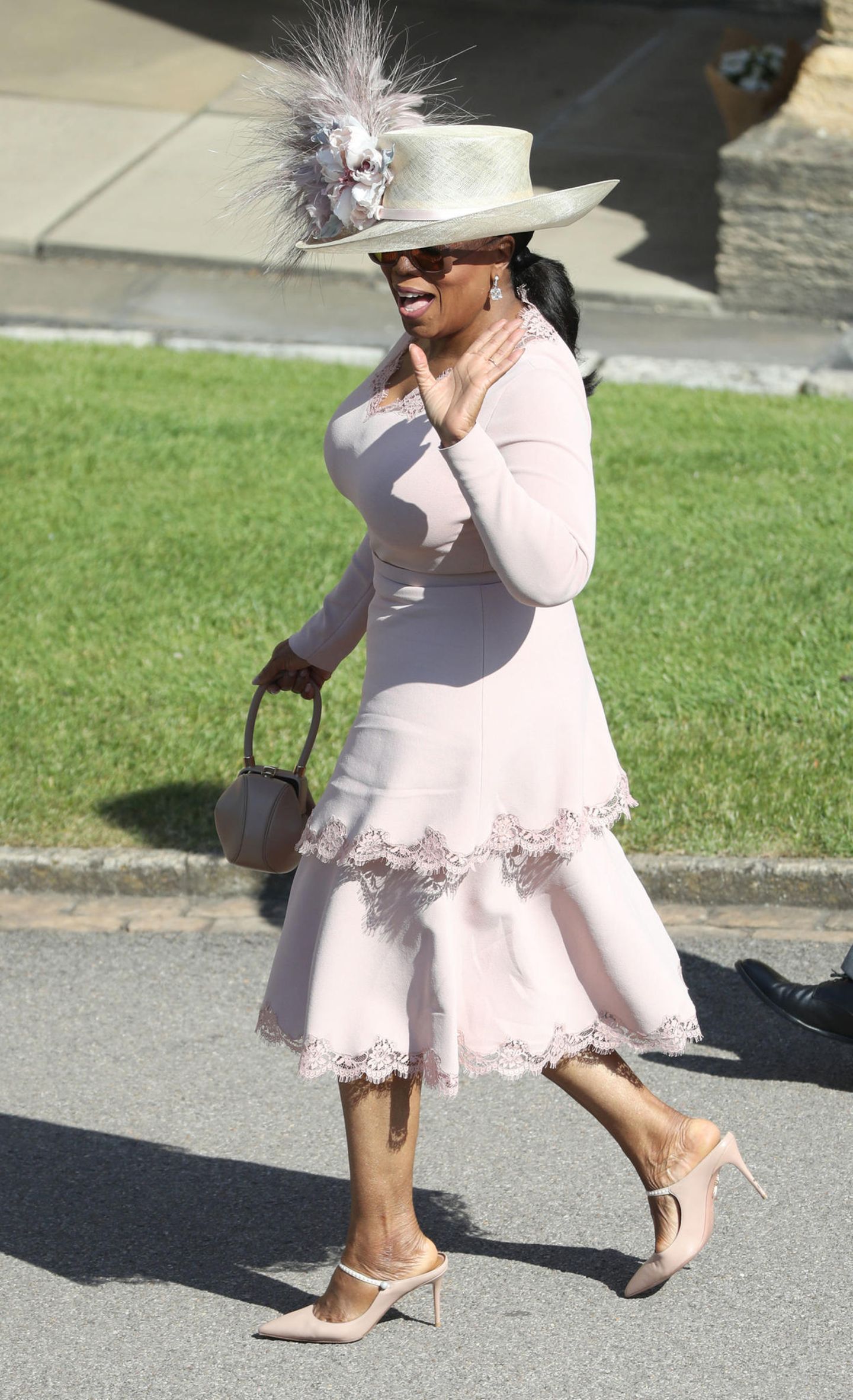Dass ausgerechnet sie dieses begehrte Interview bekam, ist kein Zufall: Oprah Winfrey ist mit den beiden Royals befreundet, 2018 war Oprah Winfrey sogar auf iherer Hochzeit in der St. Georgs Kapelle in Windsor eingeladen.
