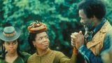 Auch als Schauspielerin feierte Oprah Winfrey Erfolge. Bereits 1985 wirkte sie in Steven Spielbergs Rassismus-Drama "Die Farbe Lila" mit - und erhielt sogar eine Oscar-Nominierung als beste Nebendarstellerin. Bei der Verfilmung von Toni Morrisons  Roman "Menschenkind" spielte sie 1998 sogar die Hauptrolle (Foto), zudem wirkte sie auch als Produzentin hinter der Kamera. Auch in den Filmen "Der Butler" (2013) und "Selma" (2014), die beide die afroamerikanische Bürgerrechtsbewegung zum Thema haben, war Winfrey zu sehen.