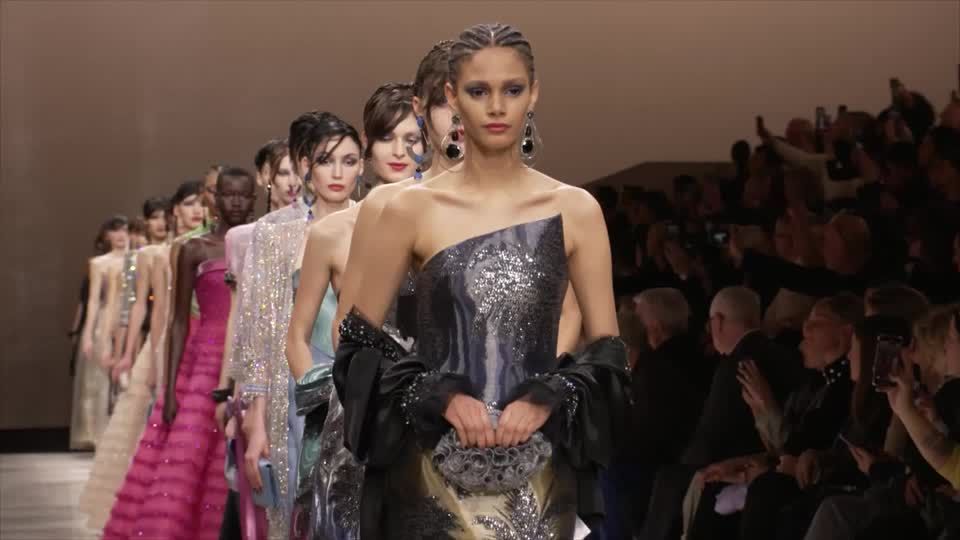 Video: Glanz und Pastell bei Armani Privé
