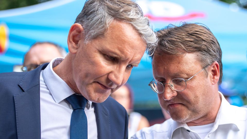 Höcke und Sesselmann stecken die Köpfe zusammen