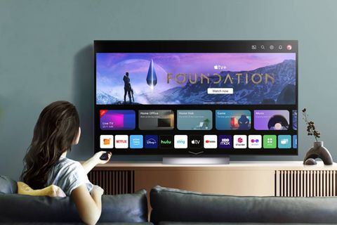 Testsieger: Keine Kompromisse – aber auch kein Schnäppchen  Wer das beste Bild will, muss aber dann doch Geld in die Hand nehmen. Der LG OLED65C37 schafft bei Bild und Ton nahezu perfekte Wertungen. Wäre der Stromverbrauch etwas geringer, hätte es wohl sogar für eine "sehr gute" Gesamtnote gereicht. So ist sie immer noch "gut" (1,7) und reicht für den Testsieg. Das muss man sich aber leisten wollen: Mit 1800 Euro ist der Spitzenreiter beim Bild zwar nicht das teuerste Gerät im Test. Ein Schnäppchen ist er aber eben auch nicht.