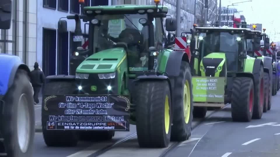 Video: Berlin: Bauern protestieren vor Parteizentralen der Ampelregierung Video: Berlin: Bauern protestieren vor Parteizentralen der Ampelregierung