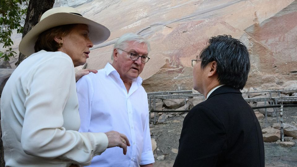 Gemeinsam mit seiner Frau Elke Büdenbender besuchte Bundespräsident Frank-Walter Steinmeier Felszeichnungen im Pha-Taem-Nationalpark.