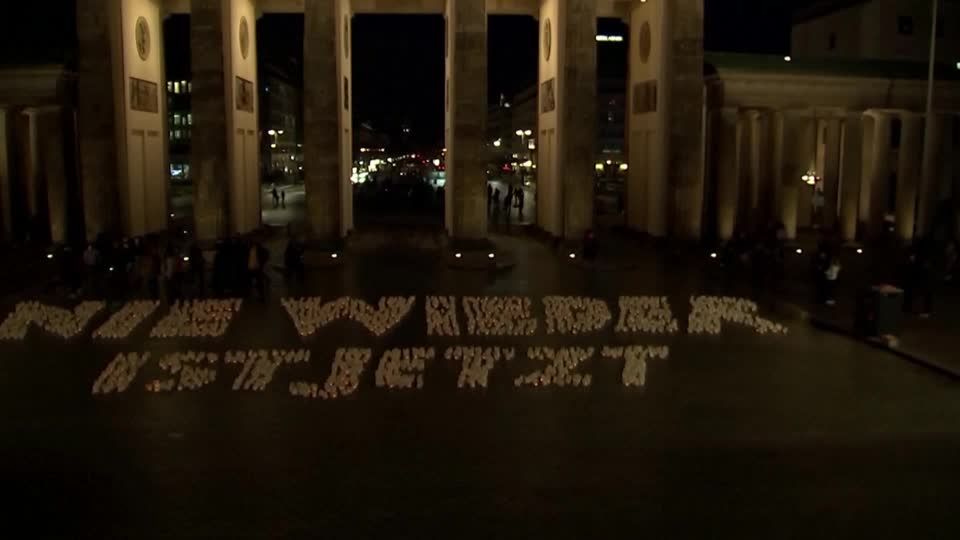 Video: "Nie wieder ist jetzt": 2000 Kerzen zum Holocaust-Gedenktag Video: "Nie wieder ist jetzt": 2000 Kerzen zum Holocaust-Gedenktag